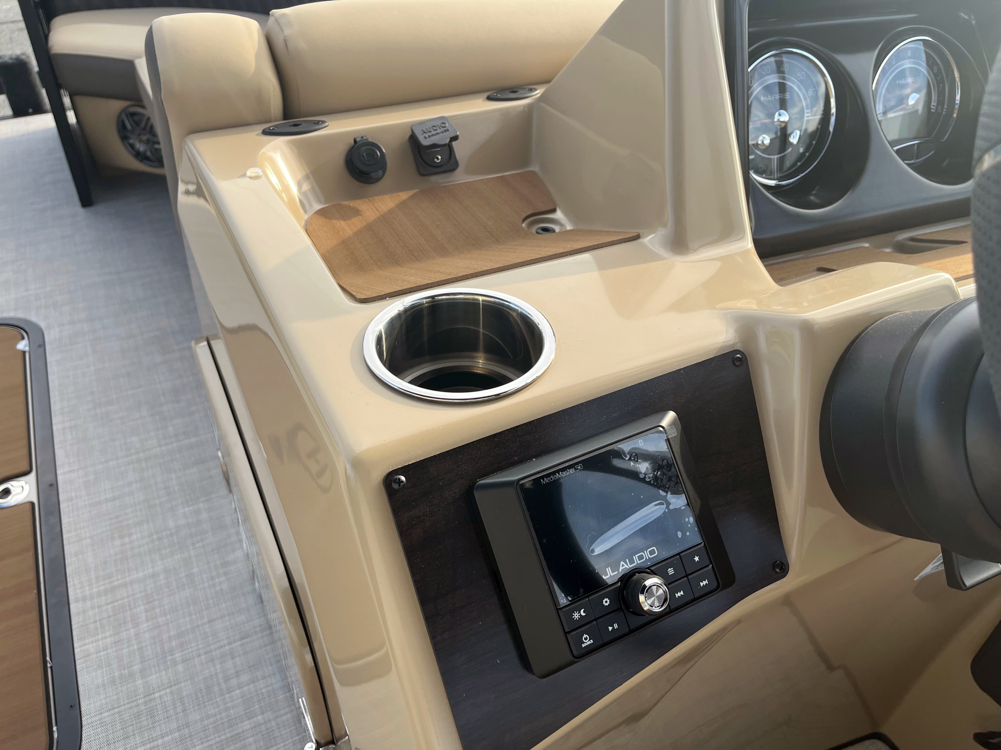 2023 Harris Sunliner 230 with 200HP Mercury - Photo 17